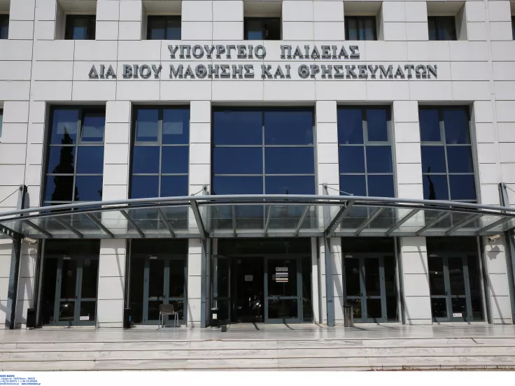 Υπουργείο Παιδείας - 1.318 μόνιμες προσλήψεις: «Έπεσαν» οι πρώτες υπογραφές