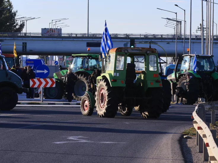Αγρότες και τρακτέρ