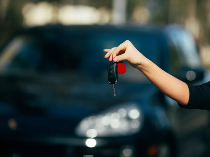 Νέα επιδότηση: Ποιοι δικαιούνται έως 30.000 ευρώ για νέο αυτοκίνητο