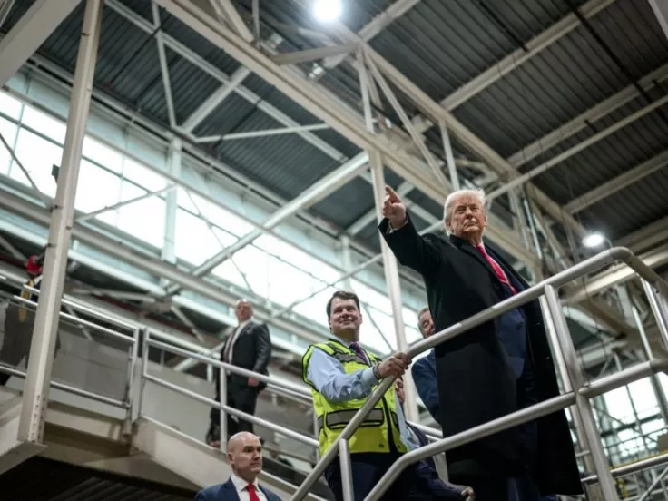 Τραμπ: «Άντε γ@@@» σε εργαζόμενο που τον αποκάλεσε «προστάτη παιδεραστών»