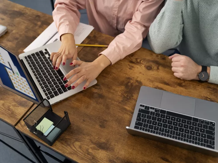 Θέσεις εργασίας και προσλήψεις