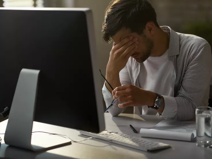 Ιστορίες εργασιακής τρέλας: «Ένιωθα ότι εργαζόμουν όχι για την εταιρεία, αλλά για το χάος της»