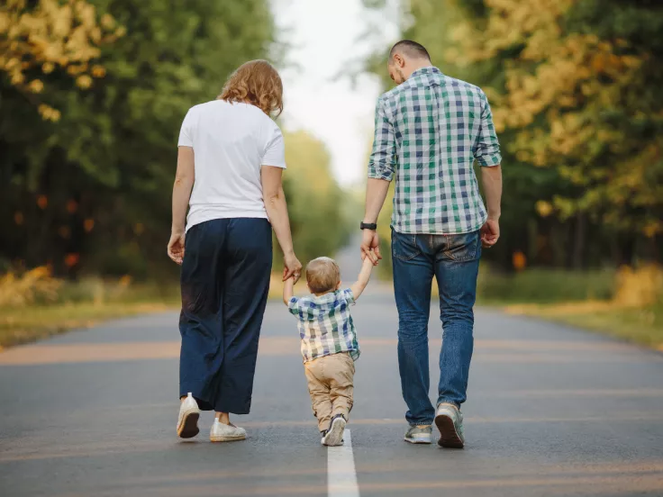 Γονείς ανηλίκων: Τα «παράθυρα» συνταξιοδότησης πριν το 62ο έτος