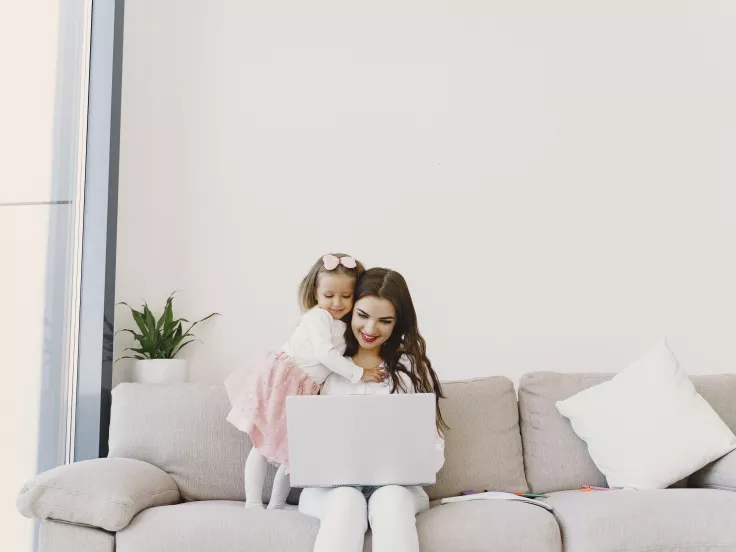 ΔΥΠΑ/ΟΑΕΔ: Ανοίγουν 10.000 θέσεις εργασίας για άνεργες μητέρες