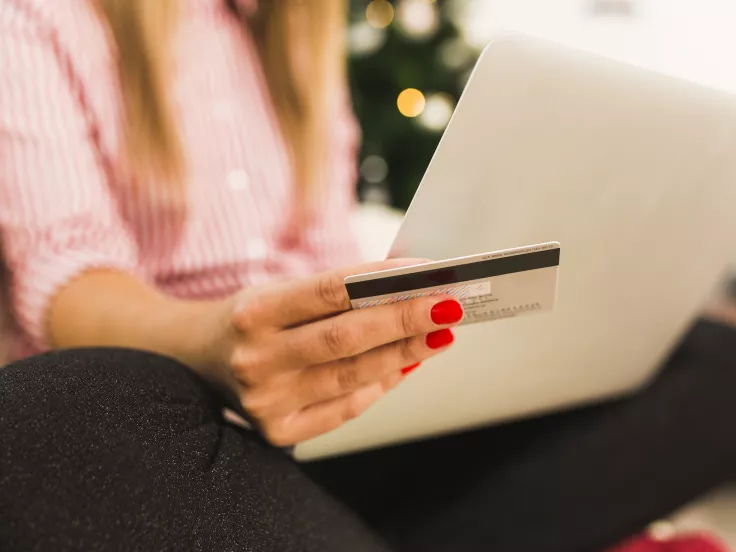 Διαδικτυακά ψώνια την περίοδο των εκπτώσεων: Συμβουλές για ασφαλείς αγορές