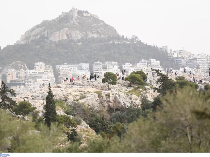 Στεγαστική κρίση: «Ο γιος μου παίρνει 800 ευρώ και δίνει 400 ευρώ στο ενοίκιο»