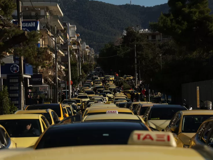 Ταξί: Συνεχίζεται η 48ωρη απεργία - Ανοιχτό το ενδεχόμενο κλιμάκωσης