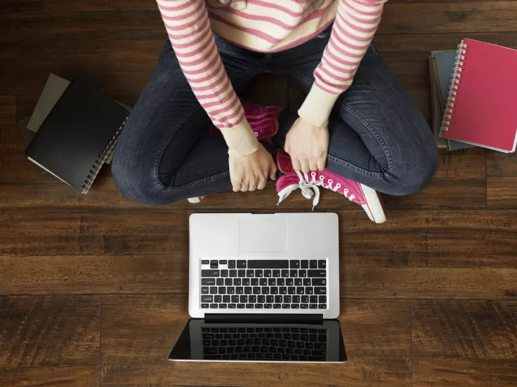 ΥΠΑΙΘΑ για κλειστά σχολεία: Με τηλεκπαίδευση αύριο τα μαθήματα 