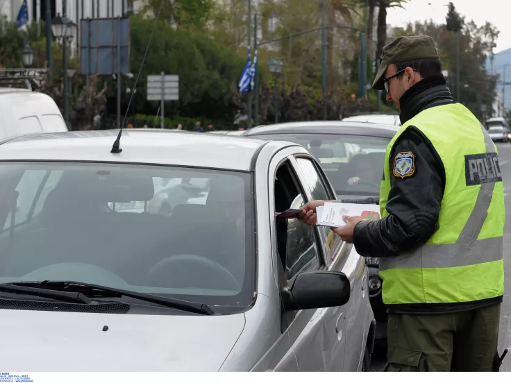Ζώνη ασφαλείας: Πρόστιμο έως 750 ευρώ αν δεν τη φοράτε (και στο ταξί)