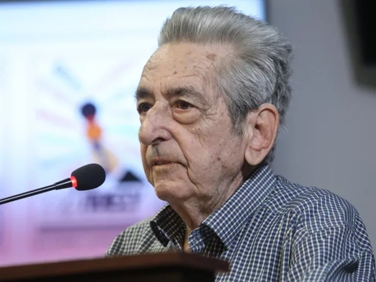 Πέθανε ο δημοσιογράφος και πρώην πρόεδρος της ΕΣΗΕΑ Αριστείδης Μανωλάκος