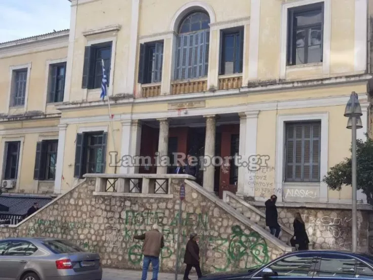 Λαμία: Εγκατέλειψε το 9,5 ετών αυτιστικό παιδί της στα δικαστήρια