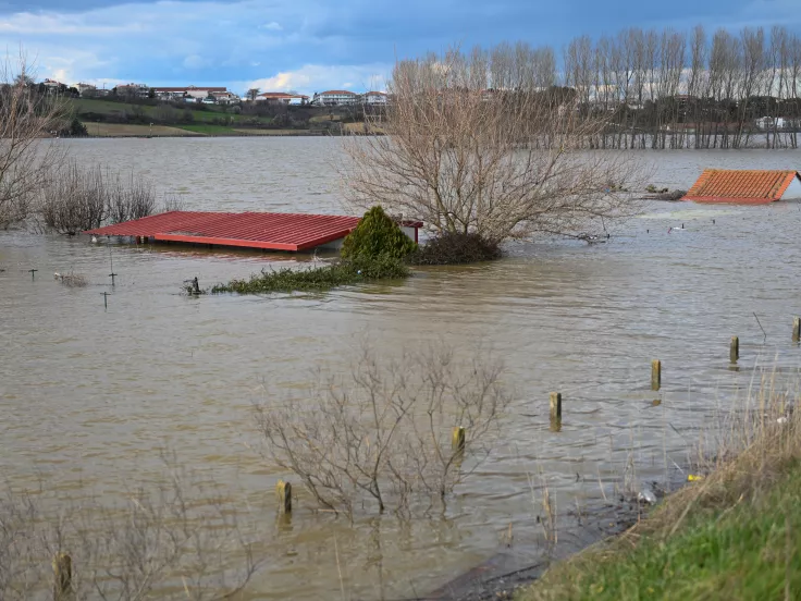 Αυξημένη επιφυλακή στον Έβρο: Μεγάλες ποσότητες νερού κατεβαίνουν από τη Βουλγαρία