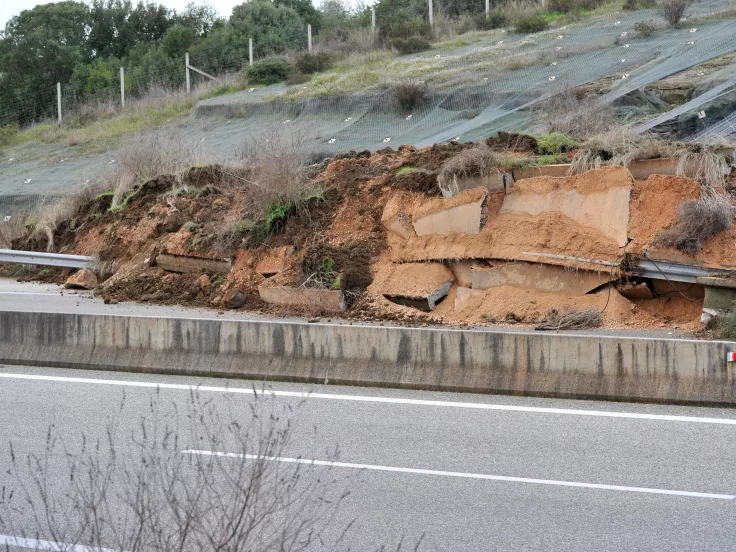 Παραμένει κλειστή η Ιονία Οδός λόγω κατολίσθησης – Τι δήλωσε ο Λέκκας
