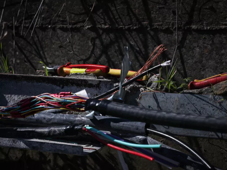 Τηλεδιοίκηση γραμμής Αθήνα - Θεσσαλονίκη: Έσπασαν το τσιμέντο, έκοψαν τα καλώδια αλλά δεν τα πήραν
