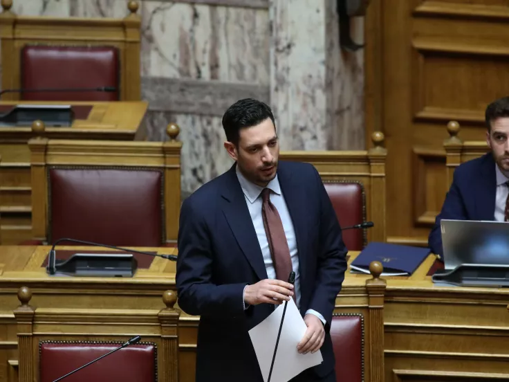 Μνημόσυνο για τα Τέμπη: Οργή συγγενών για την παρουσία Κυρανάκη - «Δολοφόνοι των παιδιών μας»