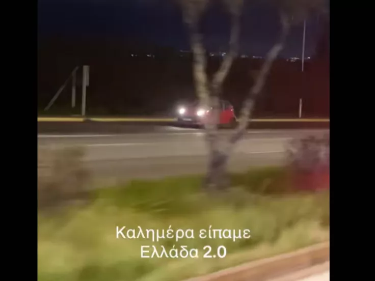 Απίστευτο: Πήγαινε στο αντίθετο ρεύμα με όπισθεν για να γλιτώσει την κίνηση (βίντεο)