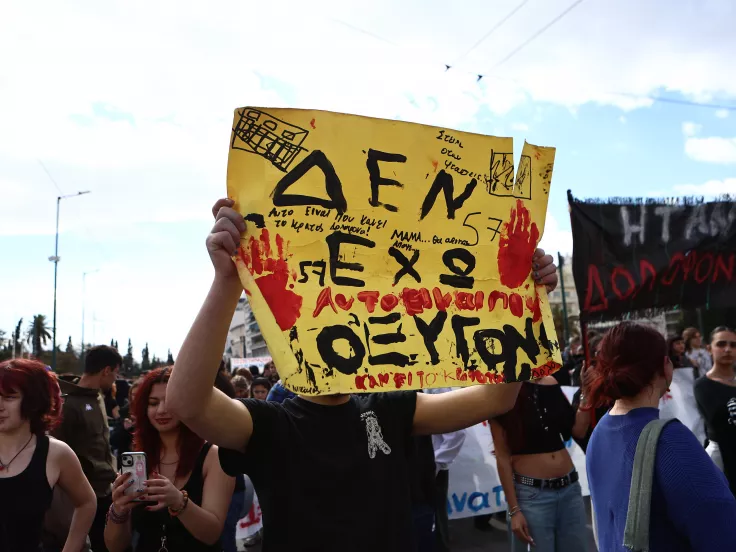 Τέμπη: Παραλύει η χώρα αύριο - Ποιοι απεργούν, τι ισχύει με τα ΜΜΜ