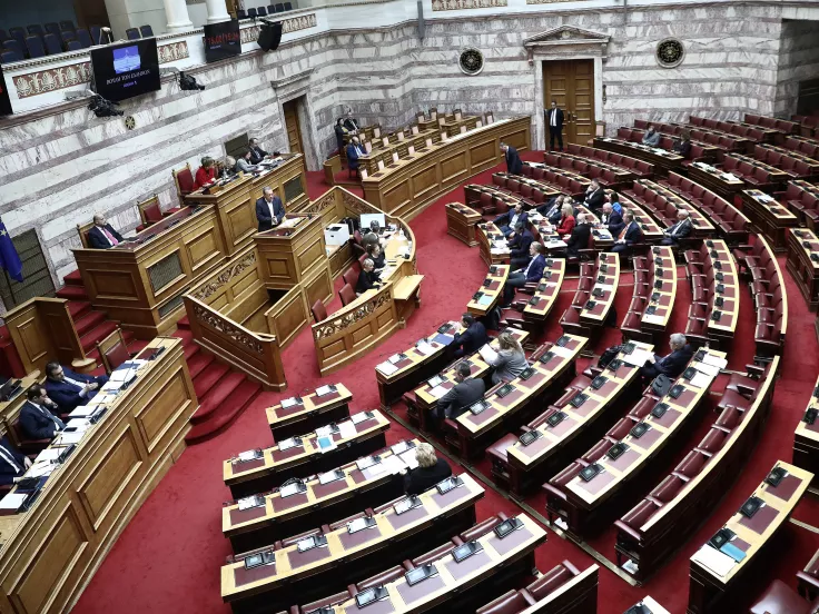 Τραγωδία στη Χίο:  «Πυρά» στη Βουλή - «Δεύτερη φύση σας η συγκάλυψη»