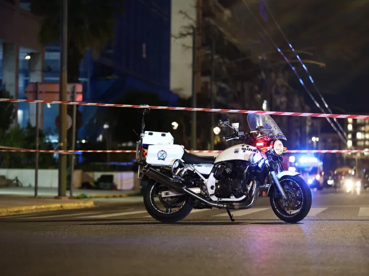 Πατήσια: Χειροπέδες σε 27χρονο τράπερ - Πέταξε μαχαίρι για να διαφύγει