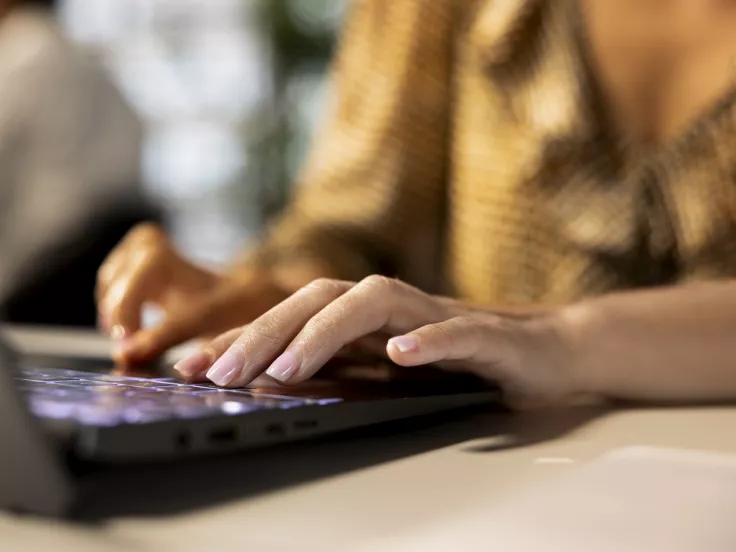 Θέσεις εργασίας και προσλήψεις