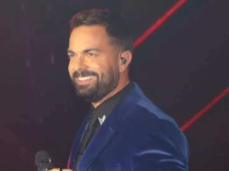 Ηλίας Βρεττός: Δέχτηκε επίθεση ενώ τραγουδούσε στην Κύπρο