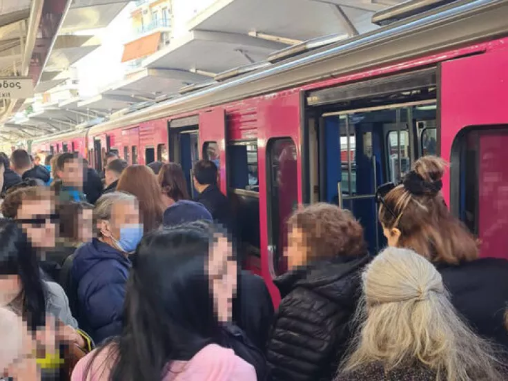 Άγιος Νικόλαος: Επιβάτες κατέβηκαν από συρμό λόγω έντονης μυρωδιάς - Στην αρχή δεν άνοιγαν οι πόρτες