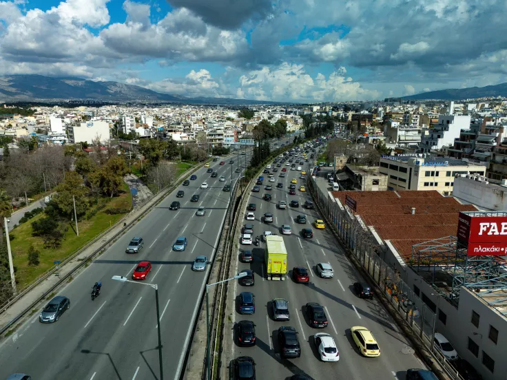 Κίνηση τώρα: «Κόκκινος» ο Κηφισός – Καθυστερήσεις έως 30' στην Αττική Οδό