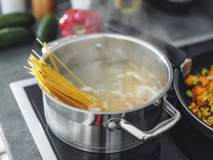 Το λάθος που κάνεις όταν βράζεις μακαρόνια - Τι δεν πρέπει να κάνεις