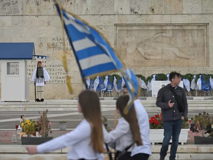 25η Μαρτίου: «Βροχερή» η μαθητική παρέλαση - Δείτε εικόνες και βίντεο