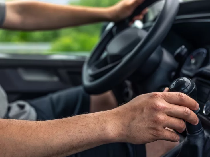 Το πιο συχνό λάθος στην οδήγηση που καταστρέφει τον κινητήρα