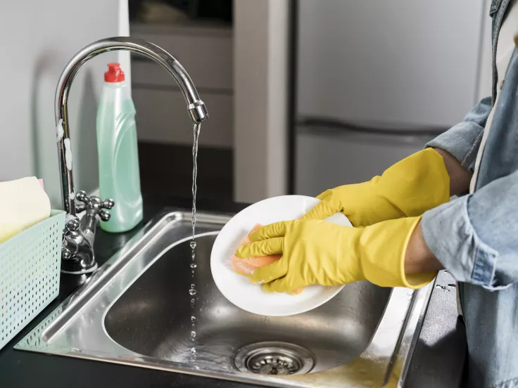 Πλένετε τα πιάτα στο χέρι; Δείτε το λάθος που γίνεται συχνά