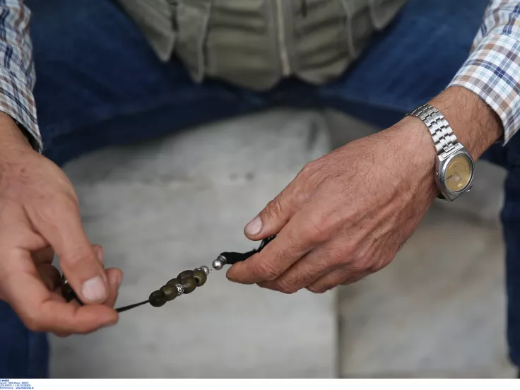 Συντάξεις Απριλίου 2026: Στα ΑΤΜ σήμερα - Τι ώρα θα φανούν τα χρήματα