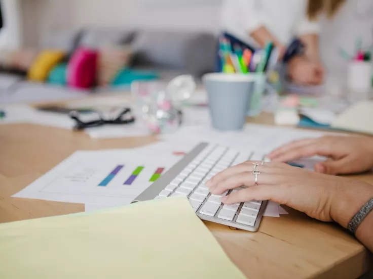 Δημόσιο: +5.000 προσλήψεις (ΜΜΜ, ΕΣΥ, υπουργεία, μουσεία, δήμοι, Σώματα Ασφαλείας)