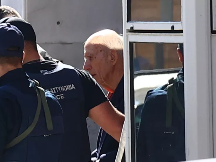 Στον ανακριτή ο 89χρονος πιστολέρο: Αντιμέτωπος με βαριές κατηγορίες