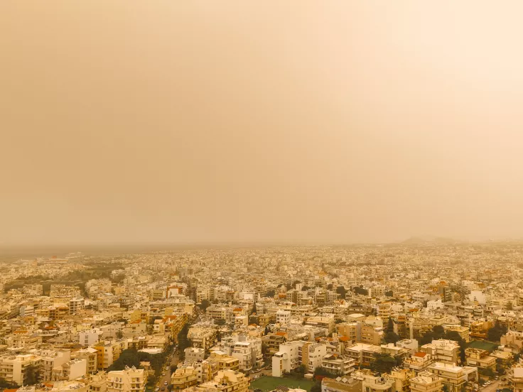 Καιρός: «Πολιορκεί» τη χώρα η αφρικανική σκόνη - Πότε υποχωρεί