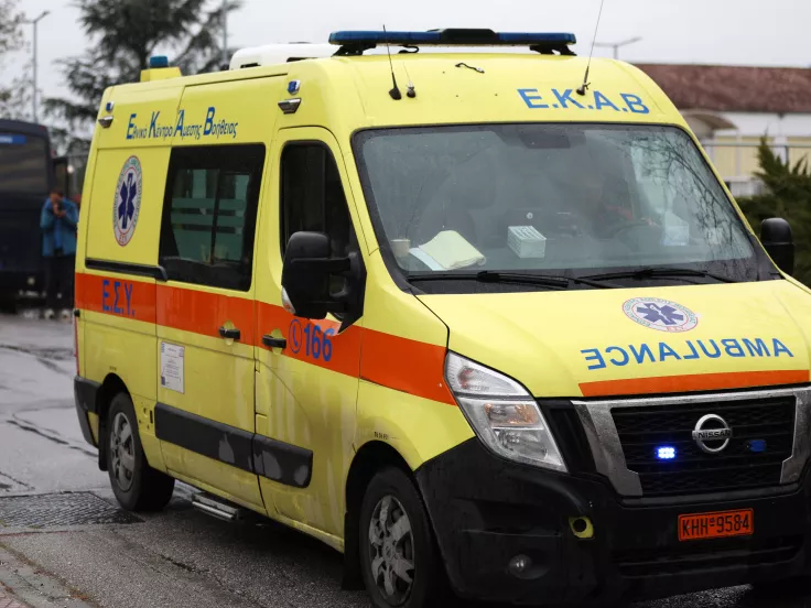 Θρίλερ στο Μαρούσι: 27χρονη έπεσε δύο φορές από το μπαλκόνι πολυκατοικίας