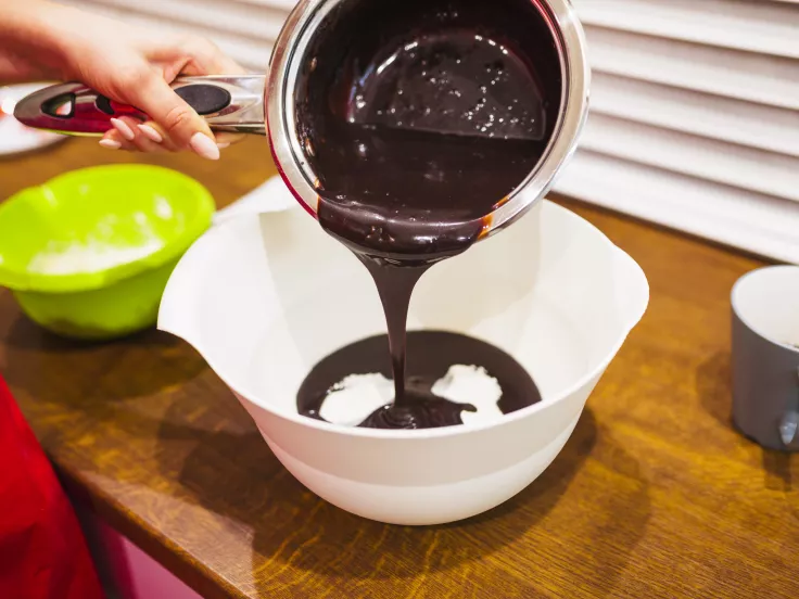 Λεκές από σοκολάτα στα ρούχα; Δείτε πώς να τον αφαιρέσετε