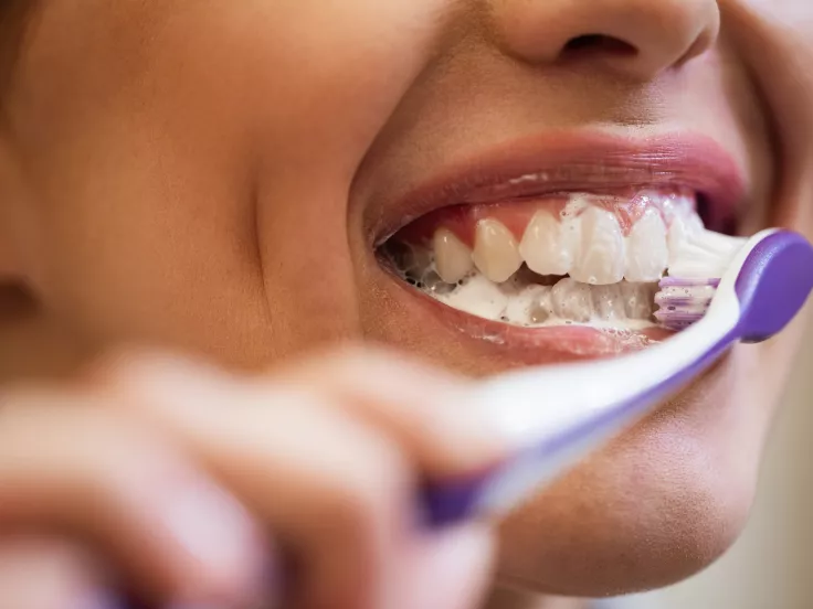 Δόντια: Γιατί δεν πρέπει να τα βουρτσίζουμε ακριβώς πριν κοιμηθούμε