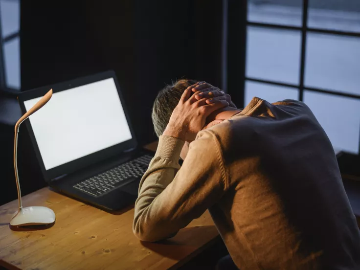 Ιστορίες εργασιακής τρέλας: «Ζούσαμε με μόνιμο άγχος, αδιάκοπη πίεση και φόβο για το επόμενο ραντεβού αξιολόγησης»