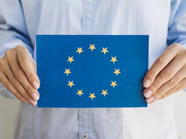 Ευκαιρία καριέρας στην ΕΕ: Μισθοί έως και 8.651 ευρώ τον μήνα