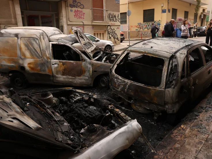 Κυψέλη: Φωτιά σε τέσσερα οχήματα - Έρευνα για το πώς εκδηλώθηκε