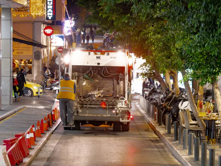 Δήμος Αθηναίων: Καλεί τους πολίτες να περιορίσουν την απόθεση απορριμμάτων σε κάδους αύριο
