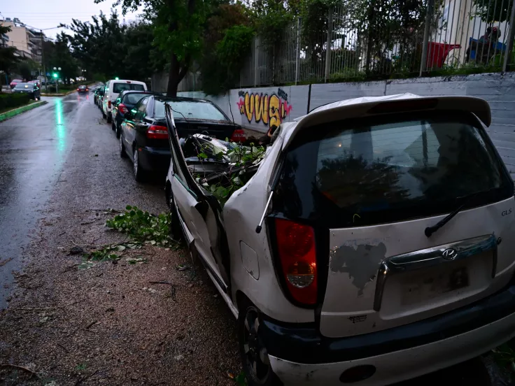 Στο έλεος της «Erminio» η χώρα: Πλημμύρες και ζημιές σε Αττική, Πόρο, Ρόδο, Σίκινο