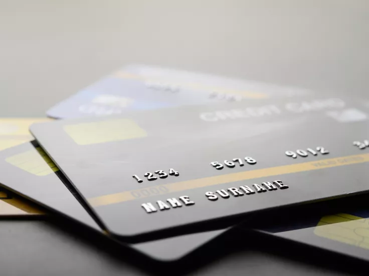 Voucher 150 ευρώ σε νέους - Πότε μπαίνουν τα χρήματα