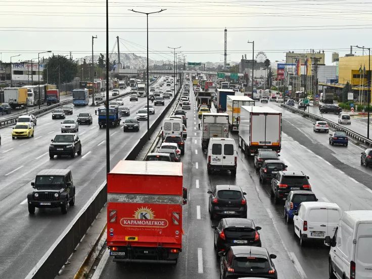 Κυκλοφοριακό «έμφραγμα» στην Αττική – Στο κόκκινο ο Κηφισός