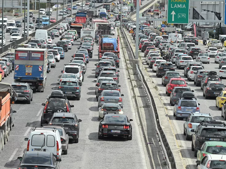 Έξοδος εκδρομέων για Πάσχα: Στο «κόκκινο» η κίνηση στην Αττική