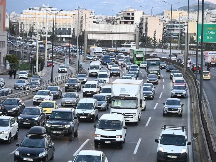 Κυκλοφοριακό χάος στην Αττική: Στο «κόκκινο» Κηφισός και Πειραιάς