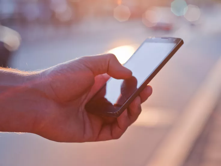 Μήπως παρακολουθούν το κινητό σου; Τα πέντε σημάδια που πρέπει να προσέξεις