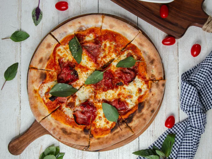 Κόβεις σωστά την πίτσα; Ο τρόπος που χρησιμοποιούν στην Ιταλία