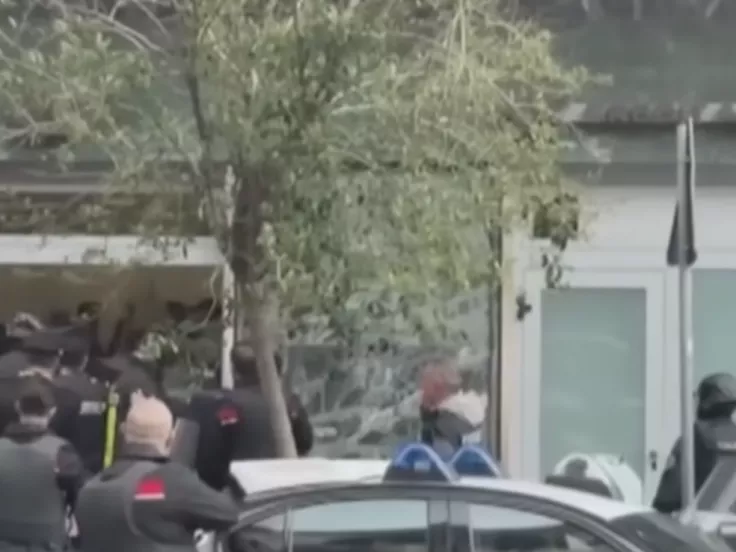 Νάπολη: Κινηματογραφική ληστεία τράπεζας - Κράτησαν 25 ομήρους, άδειασαν θυρίδες και διέφυγαν μέσω αποχετεύσεων